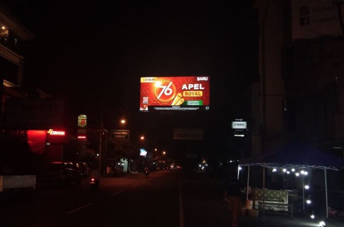 Billboard Apel Royal